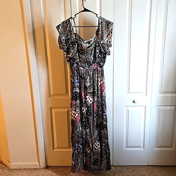 Beautiful Cold Shoulder Maxi Dress - Picture 9 of 13